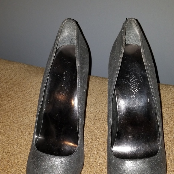 Fergie Heels, size 9.5 - Gun Metal Grey - Picture 4 of 6